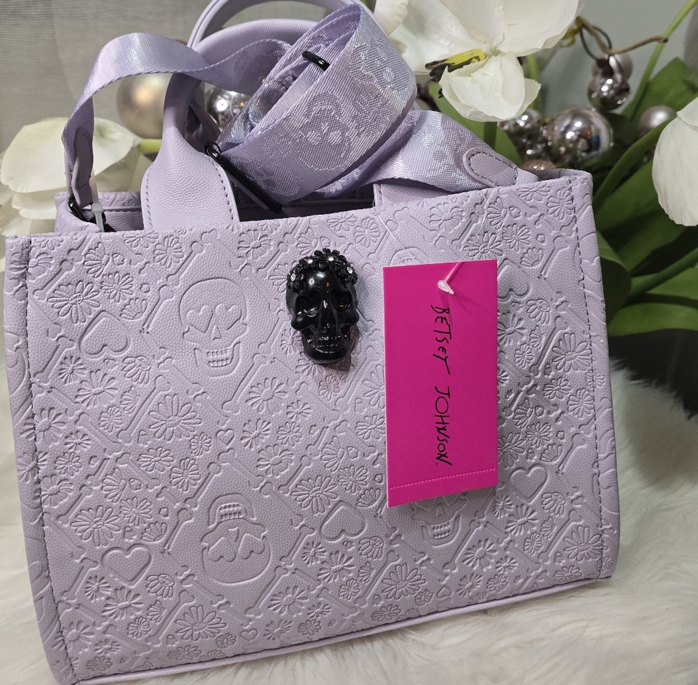 Betsey Johnson Skulls Lilac Embossed Satchel/Crossbody with webbing new - Picture 1 of 11